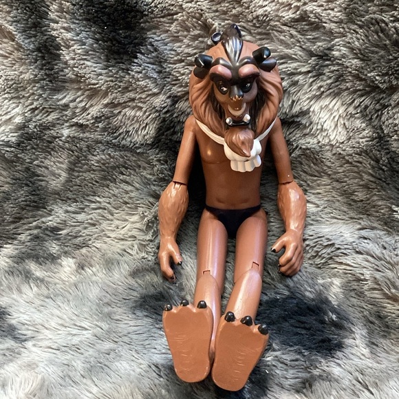 Disney Store Beast Classic Doll 12"
From Beauty And The Beast - Picture 2 of 16